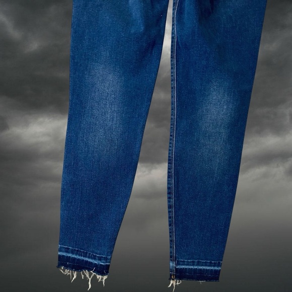 Spanx ‘Shape and Lift Distressed Skinny Jeans’ in “Medium Wash Blue” Size Medium - Picture 16 of 16